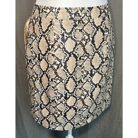 XLE THE LABEL Womens SMALL Mini Skirt Zip Front Snake Print FAUX LEATHER - Picture 3 of 16